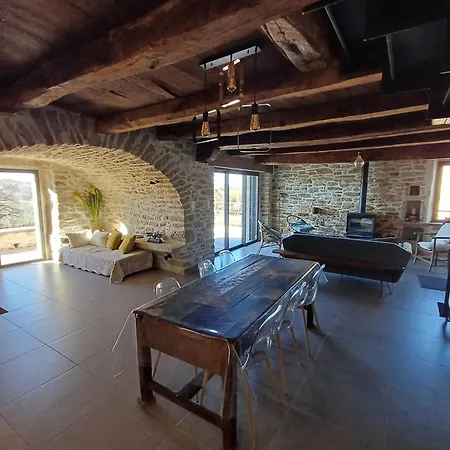 La Maison De Louise Nyaraló Colombiès