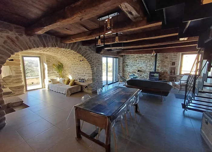 La Maison De Louise Nyaraló Colombiès