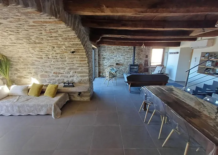 La Maison De Louise Дом отдыха Colombies